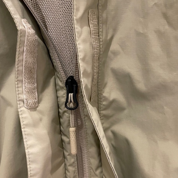 The North Face Khaki Windbreaker - Picture 5 of 11